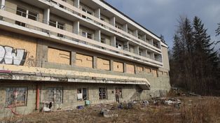 Milioner kończy wyrok za samowolę. Zburzy pensjonat-legendę?