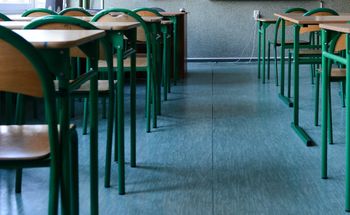 W szkole nie ma uczniów. Dyrektorka mimo to otrzymuje pensję