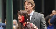 Dakota Johnson cała we krwi na planie nowego thrillera. Przerażające zdjęcia obiegły sieć