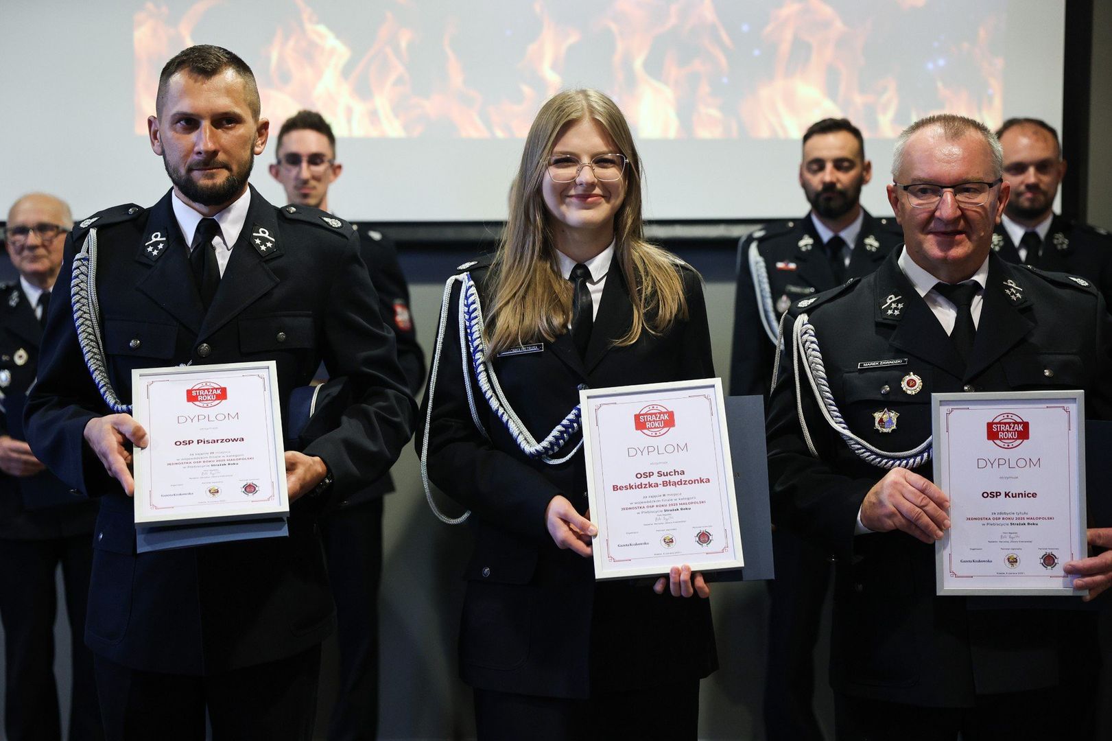 Zwycięzcy na szczeblu wojewódzkim w kategorii JEDNOSTKA OSP: OSP Pisarzowa,  OSP Sucha Beskidzka-Błądzonka i OSP Kunice
