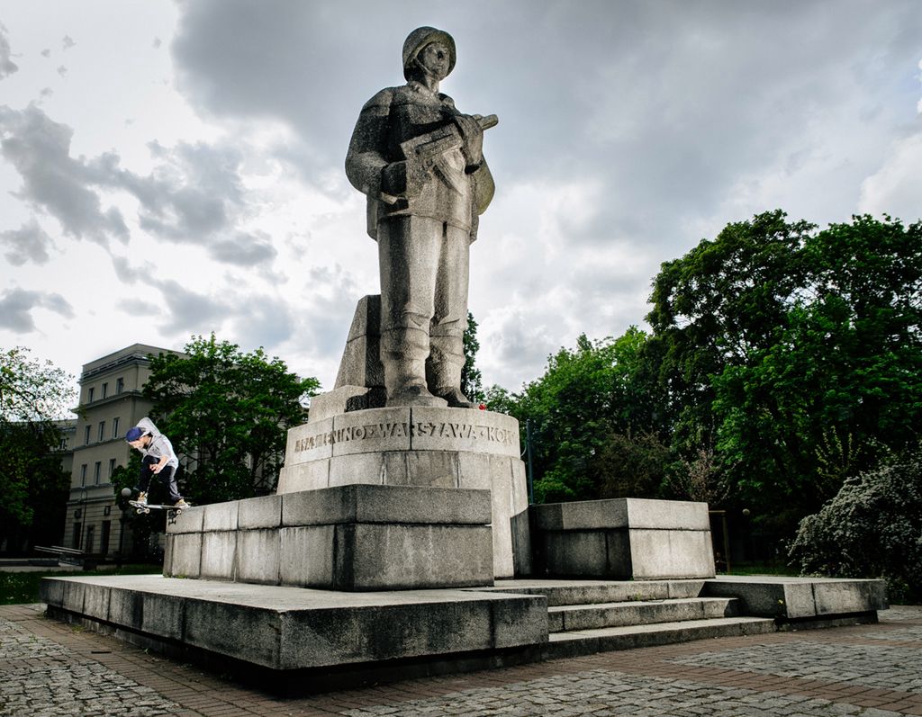 Miłosz Rebeś znalazł miejsce w fotografii, gdzie minimalizm spotyka się z miłością do deskorolki 2