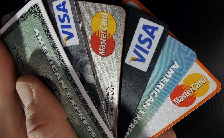 Karty kredytowe znów popularne. Po latach zapaści rynek odbudowuje pozycję