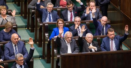 PiS nie zamierza obniżyć VAT. "Czy można zrobić większe głupstwo?"