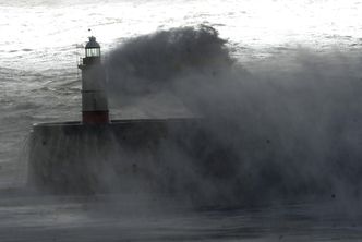 Huragan nad Wielką Brytanią. Dwie ofiary nocnej wichury