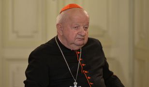 Dziwisz ciągle unika odpowiedzi. "Dzwonił, żeby się tym nie zajmować"