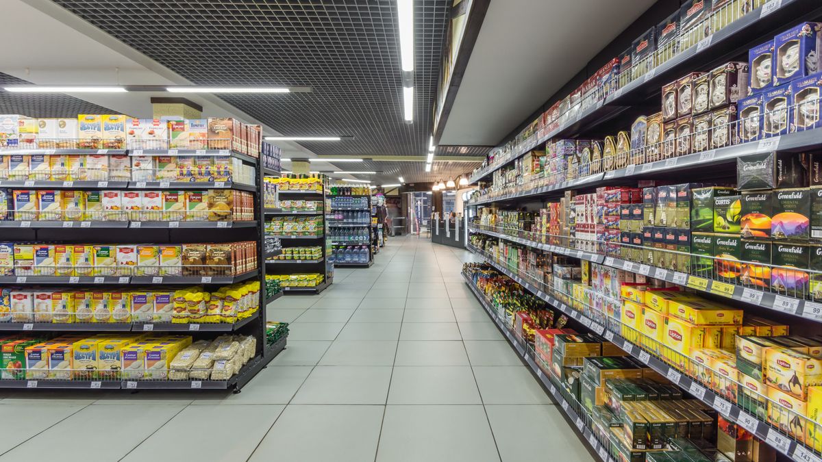 Coraz więcej dużych sieci handlowych obchodzi zakaz handlu w niedzielę 