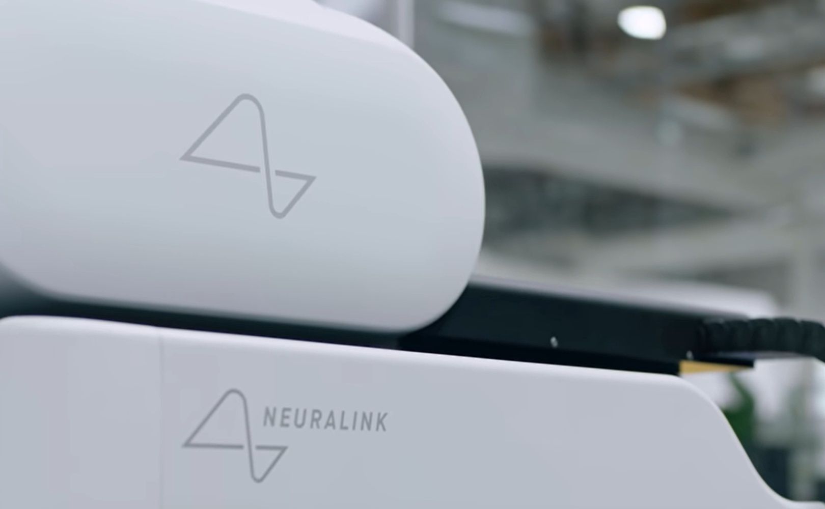 Nie ma jeszcze pozwolenia na grzebanie w mózgu. Neuralink bez pozwolenia na testy na ludziach