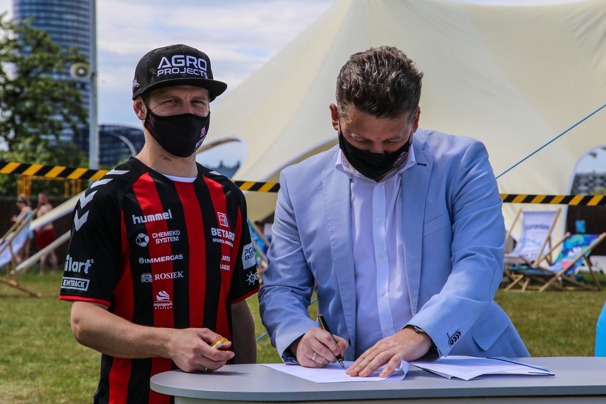 Wrocław. Aqupark wspiera żużlowców Betard Sparty. Podpisano umowę z liderami drużyny