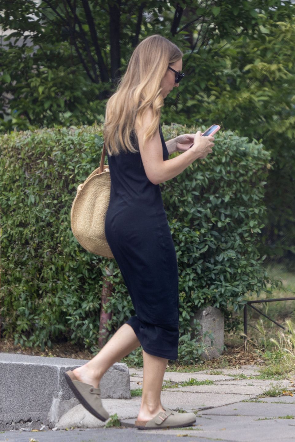 Hanna Turnau spaceruje po Warszawie