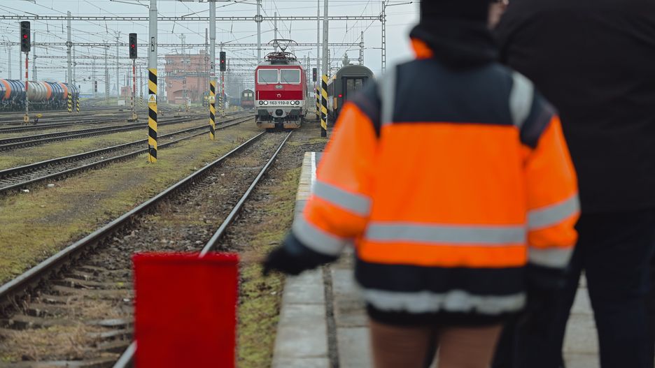 New Rail Route Opens Between Kyiv And Bratislava
CIERNA NAD TISOU, SLOVAKIA - DECEMBER 15: A rail worker holds a flag prior the arrival of the very first train from Ukraine on the day a new rail route was opened between Bratislava and Kyiv on December 15, 2024 in Cierna nad Tisou, Slovakia. Rail travel is a vital link between Ukraine and its neighboring countries, as its airspace remains closed to civilian flights following the 2022 large-scale invasion by Russia. (Photo by Robert Nemeti/Getty Images)
Robert Nemeti