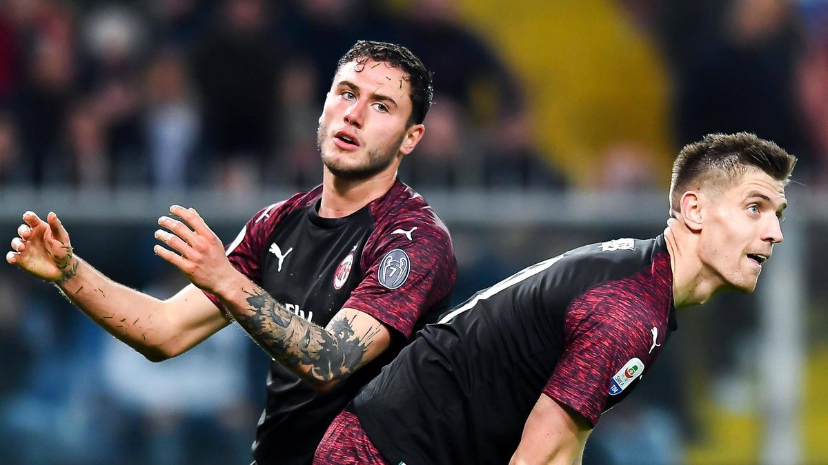 PAP/EPA / SIMONE ARVEDA / Na zdjęciu: Davide Calabria (z lewej) i Krzysztof Piątek