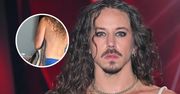 Michał Szpak nadaje z wanny i KOKOSI SIĘ w samych majtkach. Takimi widokami raczy fanów