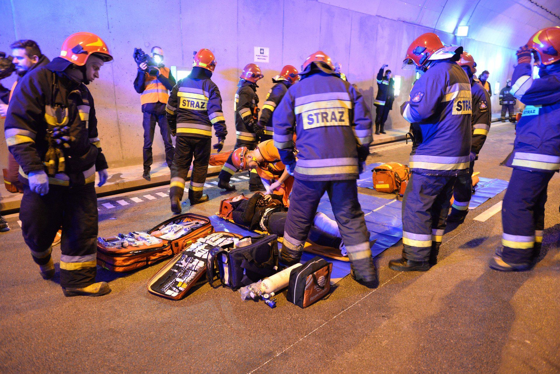 Do tej pory w tunelu zrealizowano dziewięć ćwiczeń i z szkoleń, z czego jedno jeszcze przed otwarciem tunelu. Na zdjęciu właśnie te ćwiczenia z 2016 roku