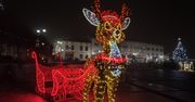Trzebinia: Miasto rozświetlone świątecznym blaskiem. Choinka i sanie Świętego Mikołaja zagościły na Rynku