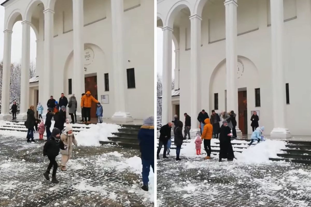 Sceny przed kościołem. Bitwę zorganizował proboszcz