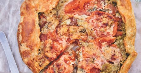 Razowe galette z pomidorami i gorgonzolą