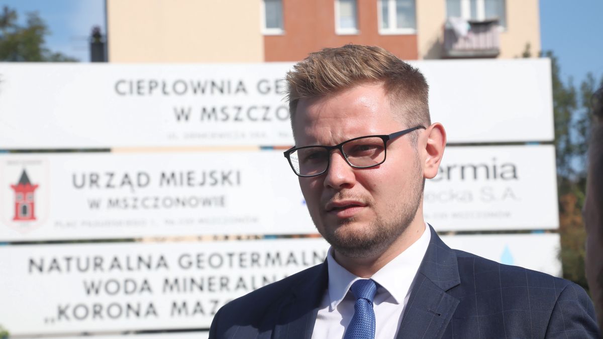 Mszczonów, 16.09.2020. Minister środowiska Michał Woś podczas briefingu prasowego nt. perspektyw rozwoju geotermii w Polsce, 16 bm. przed budynkiem ciepłowni geotermalnej w Mszczonowie k. Warszawy. (aldg) PAP/Wojciech Olkuśnik