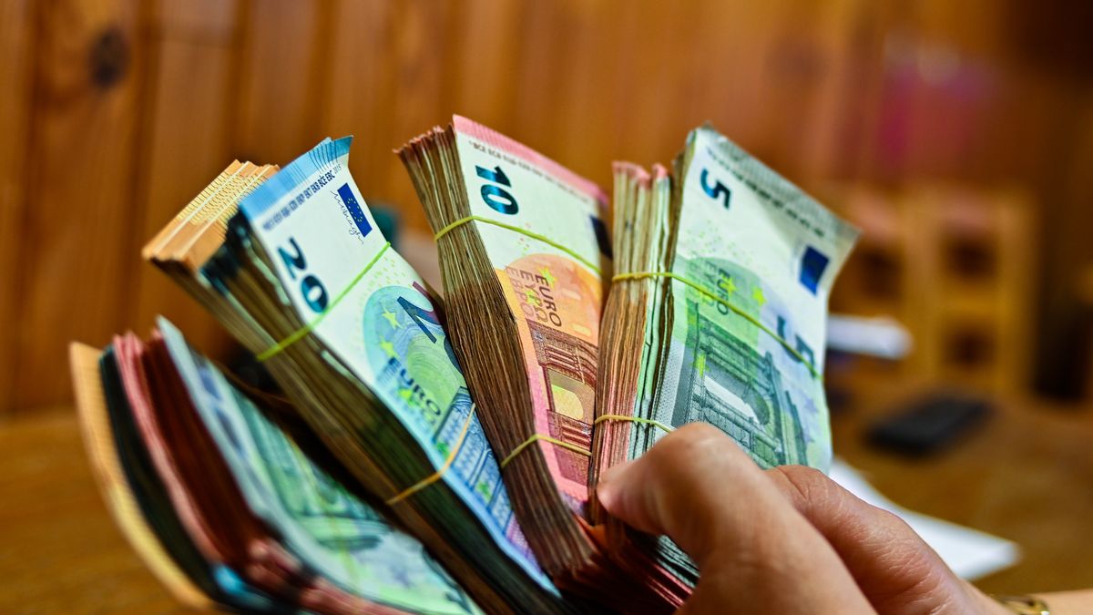 Bills of 5, 10, 20, 50 euros. Illustration pictures of bills and coins in euro. Cours-la-Ville, July 21 2022.  (Photo illustration by Adrien Fillon/NurPhoto via Getty Images)