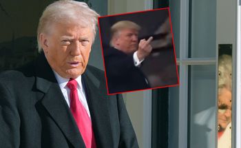 Wulgarny gest Trumpa. Pokazał środkowy palec