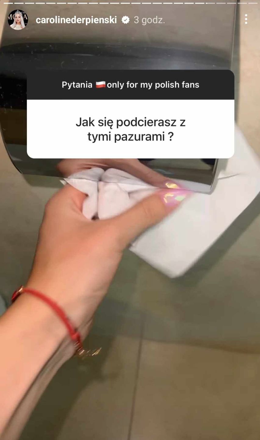 Caroline Derpieński - jak się podciera?