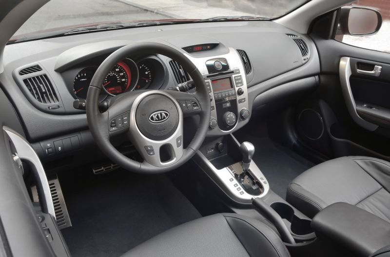 2010-Kia-Forte-Koup-10