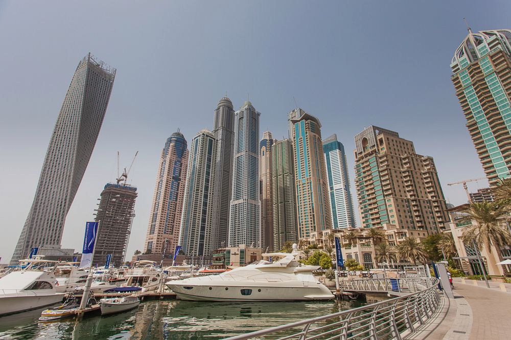 Dubaj Marina - w tym dniu temperatura wynosiła 44 stopnie, do tego wiał mocny wiatr. Canon 5D mark II, 17 mm, 1/320 s, f/8, ISO 100, 0.33 EV