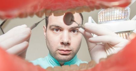 Ile naprawdę zarabia dentysta?
