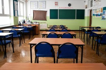 W szkołach brakuje nauczycieli. Zatrudniają bez kwalifikacji
