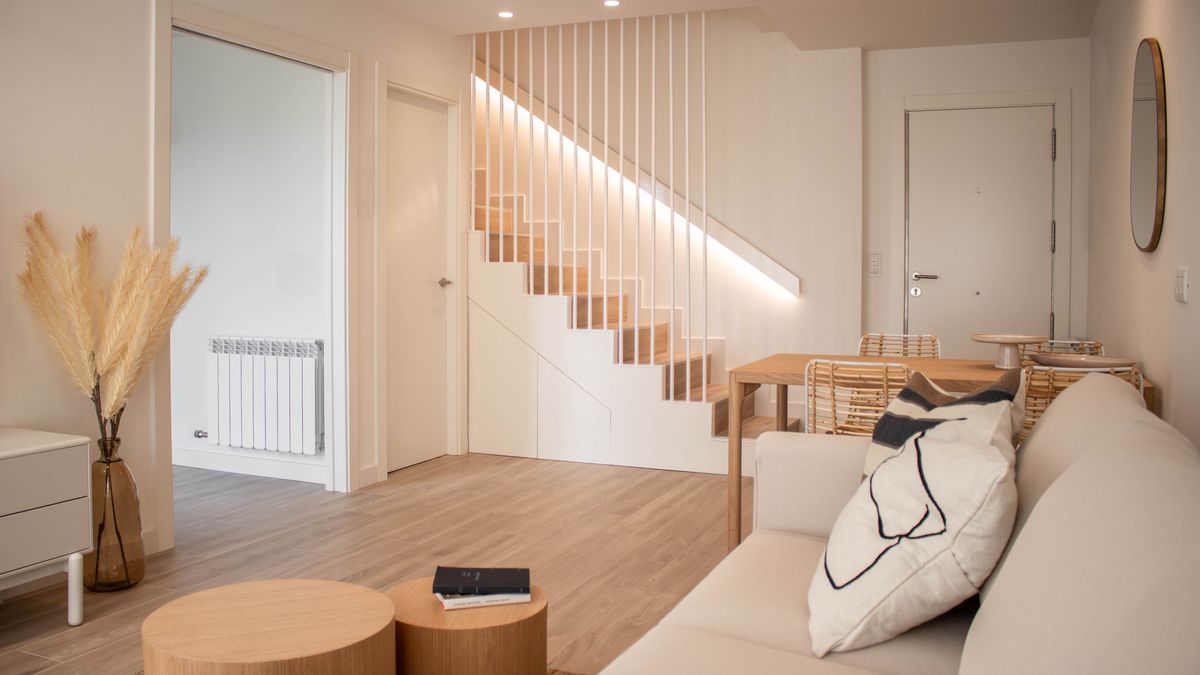 Mieszkanie; schody; piętro; dwupoziomowe mieszkanie