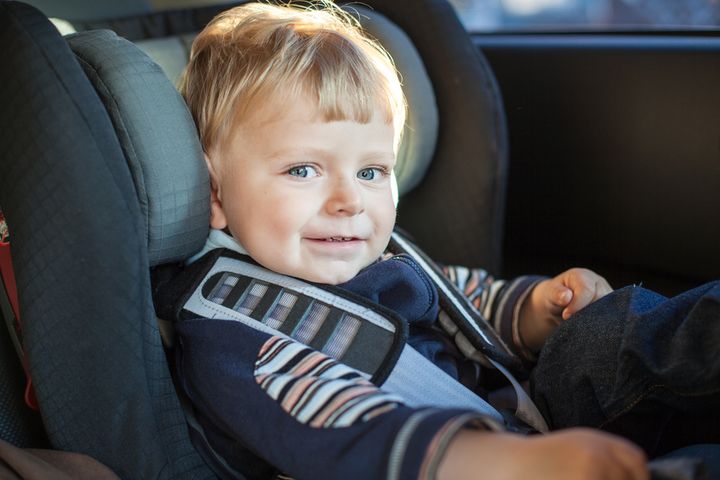 Przewożenie dzieci w samochodzie - fotelik samochodowy, przepisy