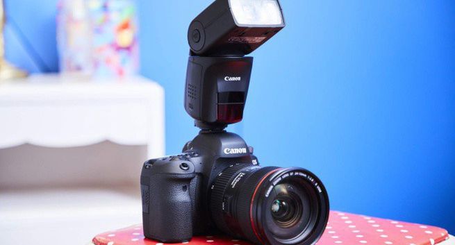 Canon: lampa błyskowa Speedlite 470EX-AI z funkcją inteligentnego odbicia światła za 2219,99 zł (wideo)