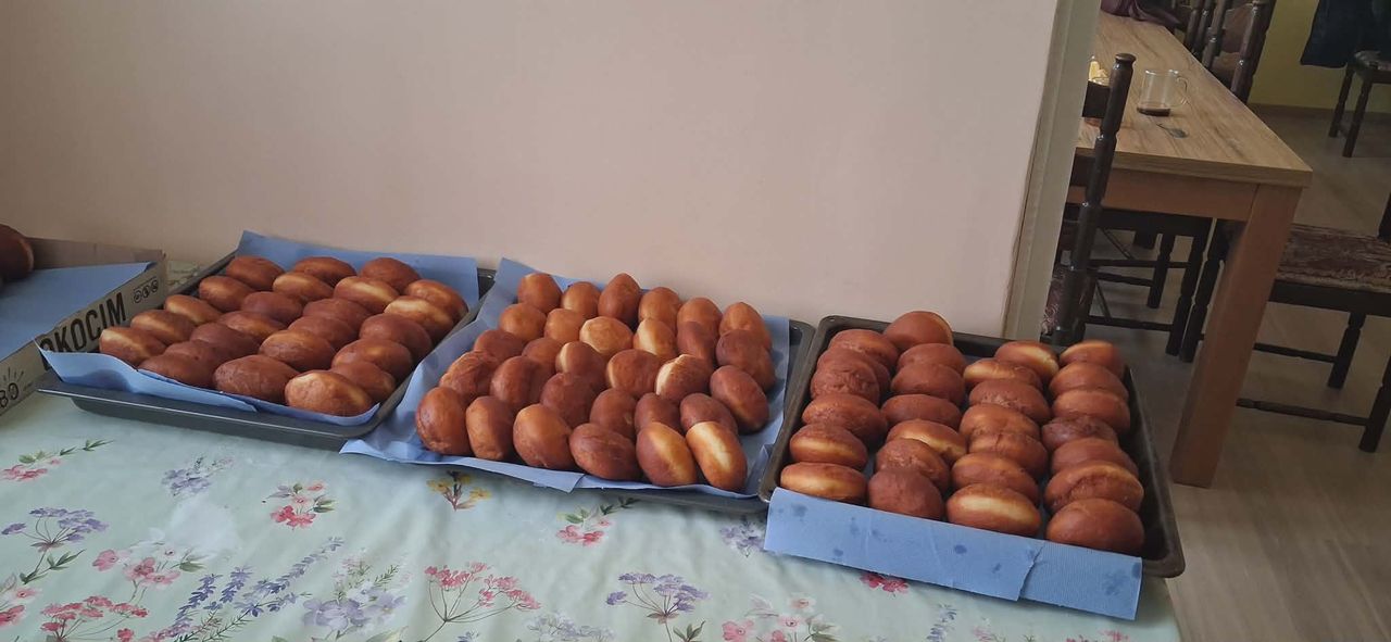 Członkinie KGW w Jaranowie pączki zawsze nadziewają konfiturami 