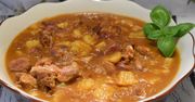 Kaczka z ananasem duszona w sosie curry