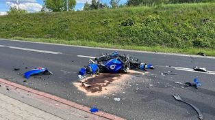 Motocyklista zginął po zderzeniu z busem. Wypadek na DK nr 46