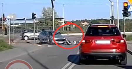 Hulajnoga kontra auto. Nagranie z Gdańska niesie się po sieci