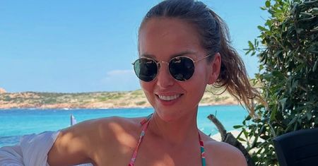 Wygrzewa się na Sardynii. Bikini Sykut-Jeżyny nie ma sobie równych