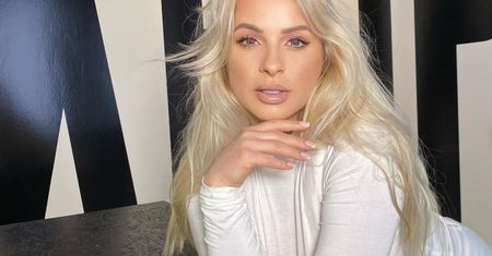 Zimno jej nie jest straszne. Stylowa Paula Tumala wśród śniegu