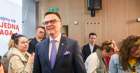 "Odbiera kierownicę władzom". Hołownia ma zamiar wetować ustawę