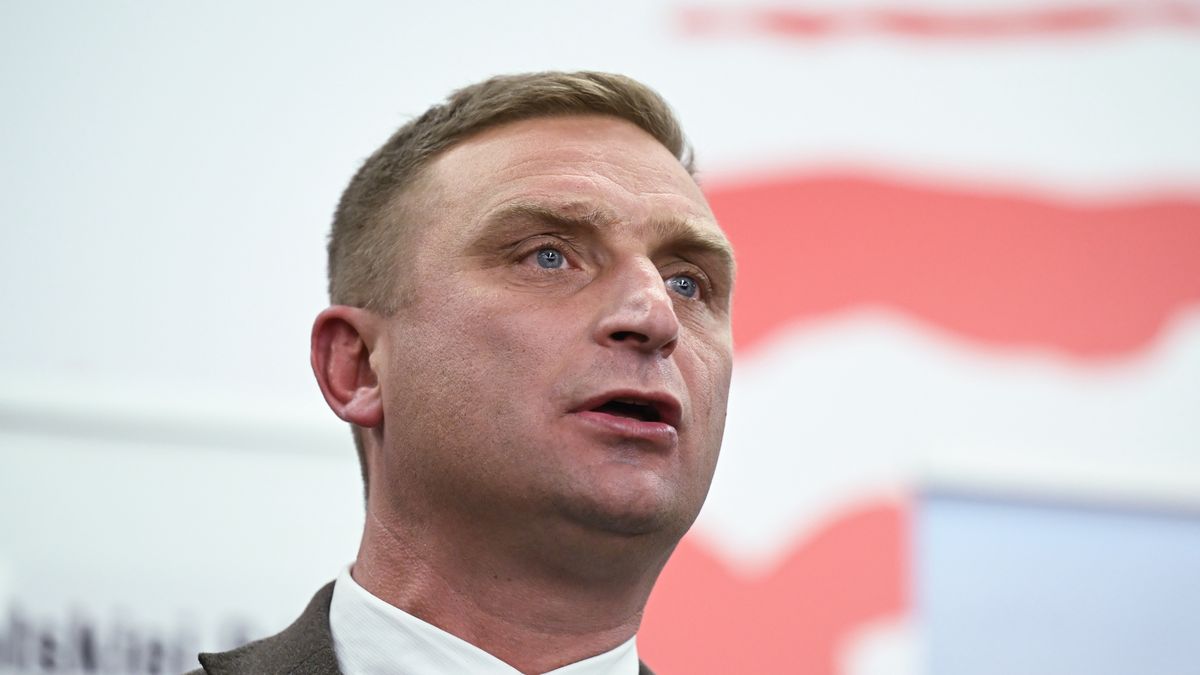 Robert B�kiewicz
Gda�sk, 14.10.2025. Lider Ruchu Obrony Granic Robert B�kiewicz podczas spotkania organizowanego przez klub Gazety Polskiej Gda�sk II, 14 bm. w Gda�sku. (aldg) PAP/Adam War�awa
Adam War�awa
Gazeta Polska, polityk, polityka, Ruch Obrony Granic, spotkanie, portret