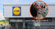 Tłumy klientów w Lidlu. Polacy szturmują sklepy przed długim weekendem