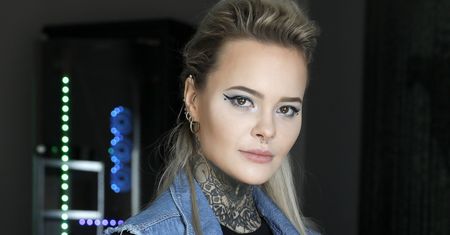 Monika Miller pokazała psy. Podaje im produkty z konopi