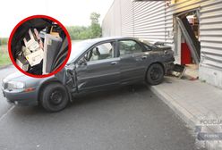 Staranowali drzwi i okradli supermarket. Policja zatrzymała pięć osób