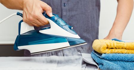 Żelazko, za które nie zapłacisz fortuny. Przydaje się w każdym domu