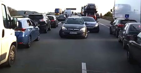 Zawracanie na zakorkowanych autostradach. Poseł staje po stronie kierowców