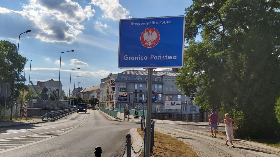 Most łączący polski Gubin i niemieckie Guben. To jedno miasto, fizyczna granica właściwie nie istnieje. Jednak Polacy i Niemcy wciąż żyją raczej obok siebie, a nie razem