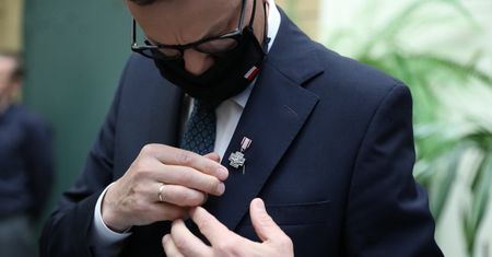 Premier odebrał odznaczenie. "Dziękuję za ten krzyż"