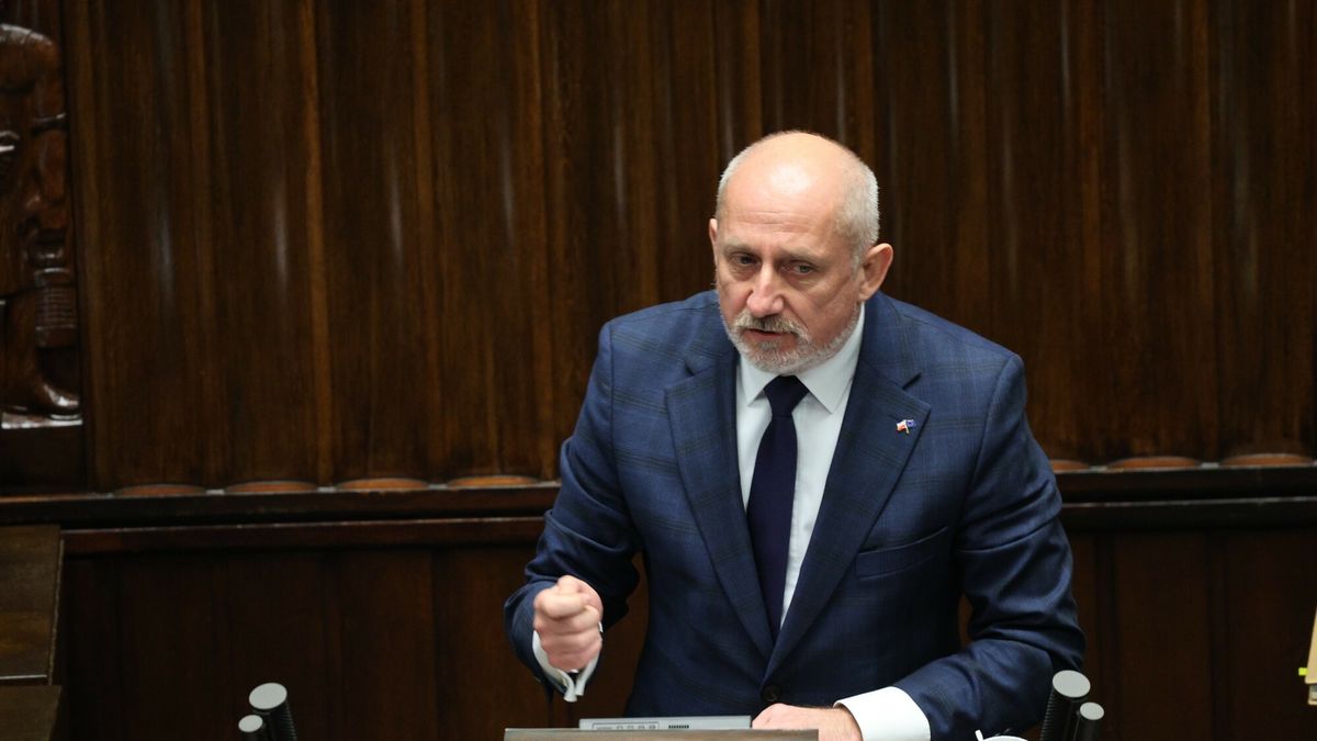 Sławomir Neumann skorzystał z wakacji kredytowych /Jacek Dominski/REPORTER