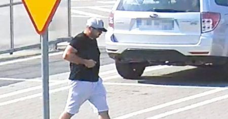 Z parkingu centrum handlowego zniknął renault. Policja szuka tego mężczyzny!