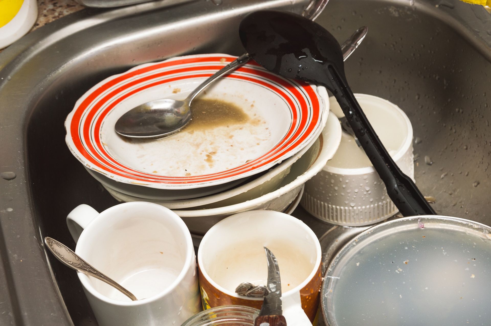 Psychologist: dirty dishes in the sink signal stress, not laziness