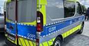 Trzyletnie dziecko wpadło do stawu. Chłopiec trafił śmigłowcem do szpitala, jego stan jest "bardzo ciężki"